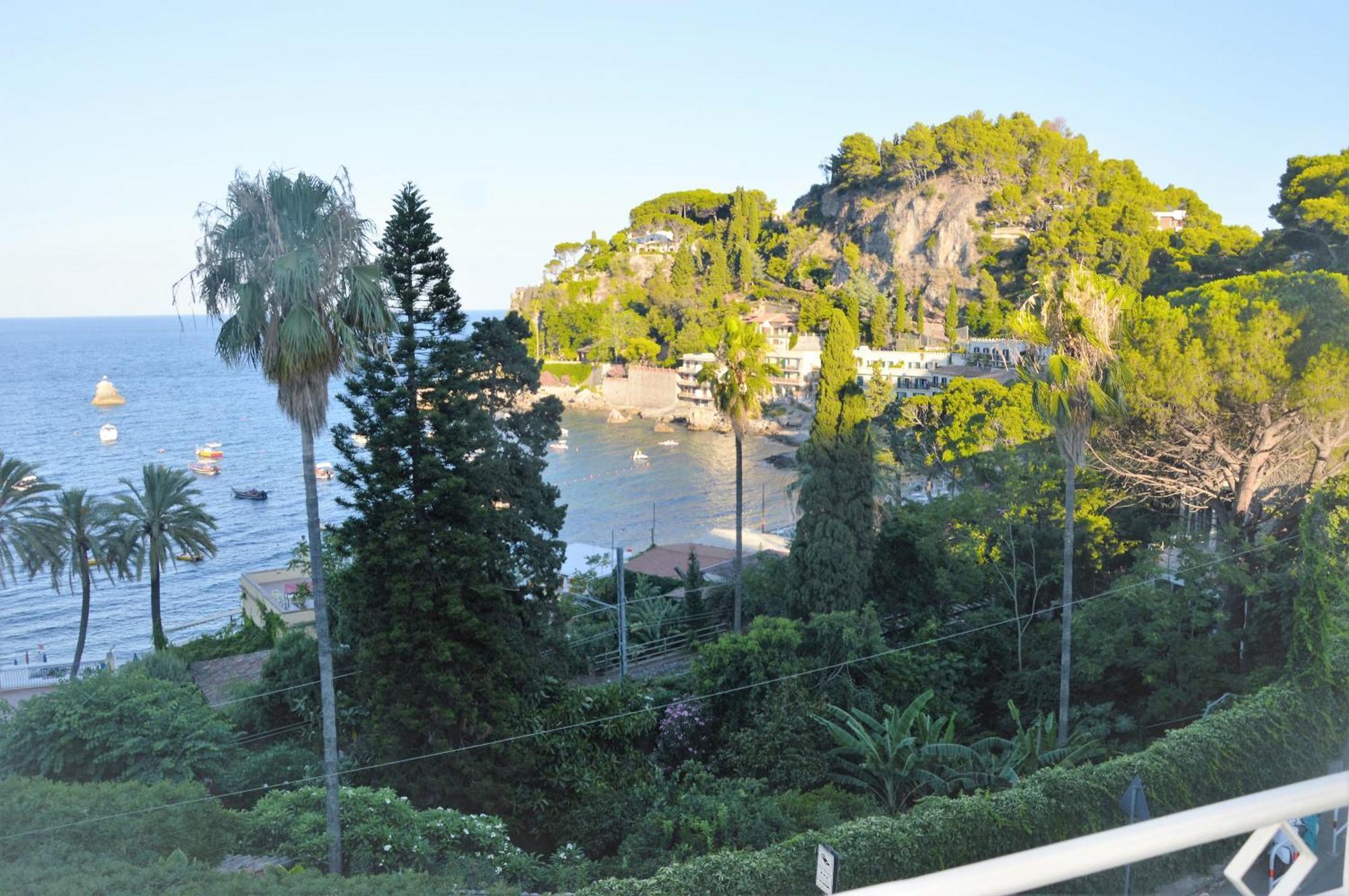 B&B A Due Passi Dal Mare タオルミーナ エクステリア 写真