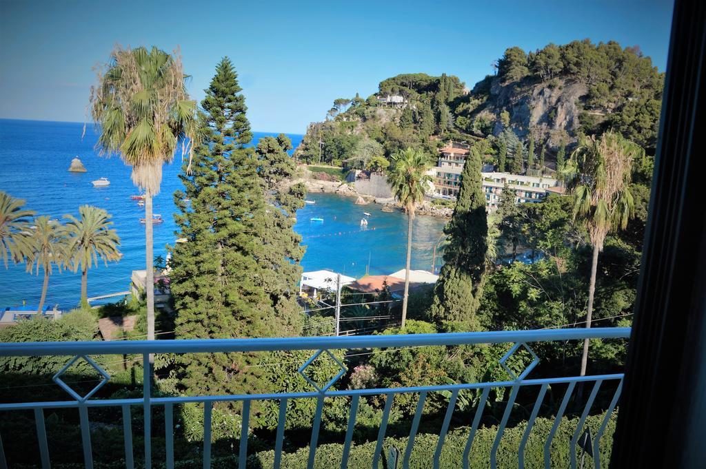 B&B A Due Passi Dal Mare タオルミーナ エクステリア 写真